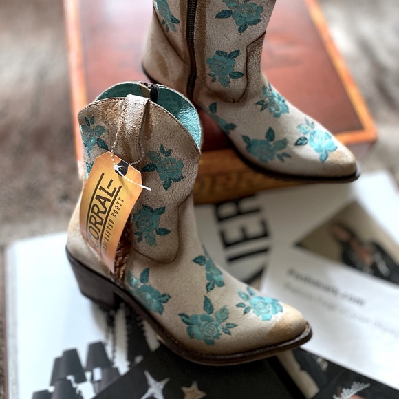 Corral Rose Embroidery Ankle Western Boots - Picture 6 of 13